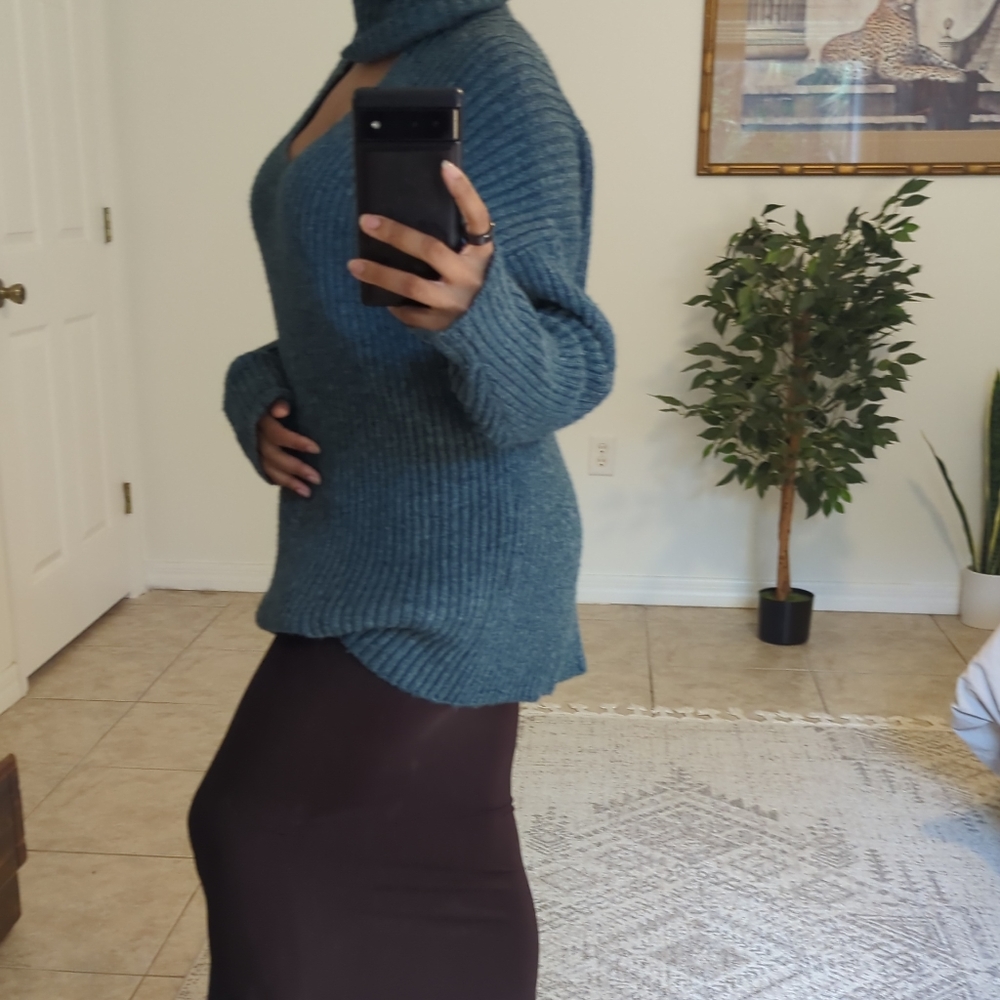 Oversized Ribbed Turtleneck - Picture 4 of 12